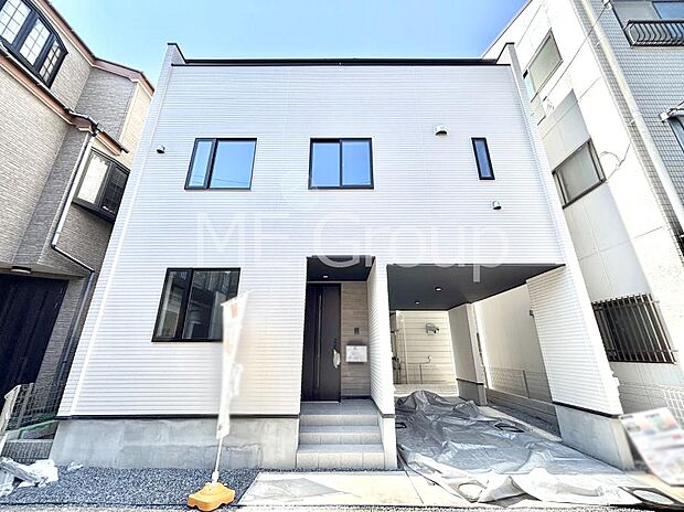 堂々完成!たっぷりの陽光と開放感に包まれる明るい住まい。