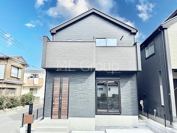 シンプルで落ち着きのある建物は住むかたの個性でオリジナルなものになっていきます。 
