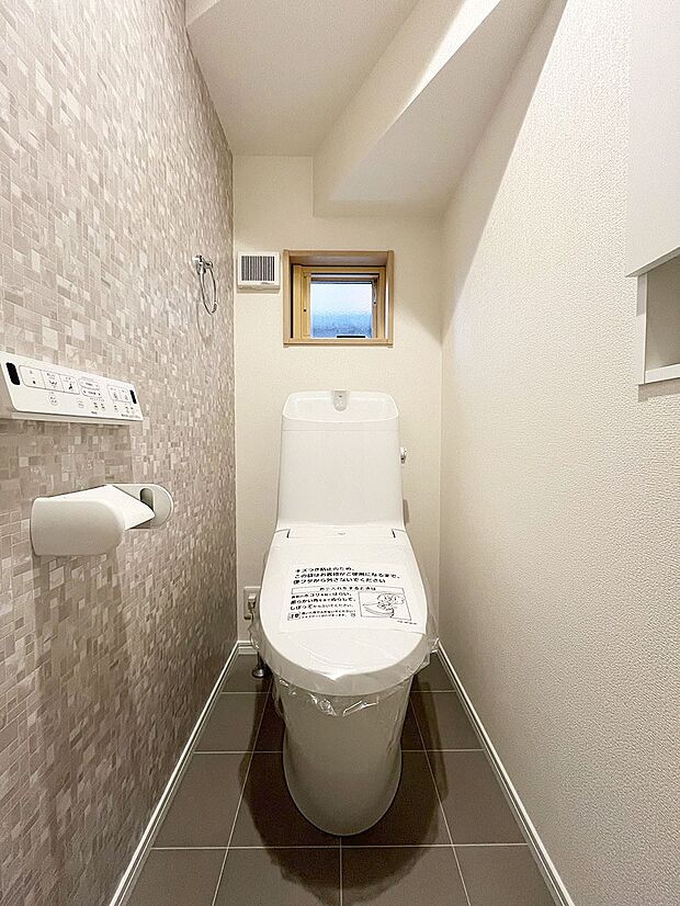 【トイレ】～toilet～　綺麗・スッキリ・快適なウォシュレット付トイレでくつろげる空間です。