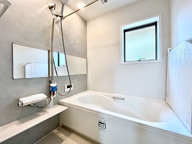 【浴室】落ち着いた雰囲気でゆっくりお寛ぎいただけるバスルーム