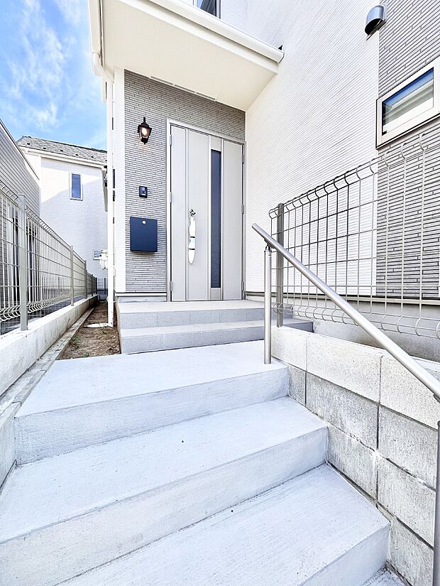 【玄関】シンプルで落ち着いた雰囲気の玄関周り