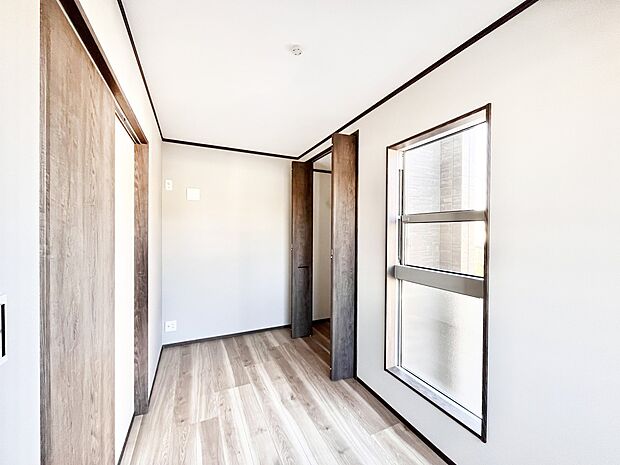 【寝室】収納が充実しているので居住スペースを広々使えます