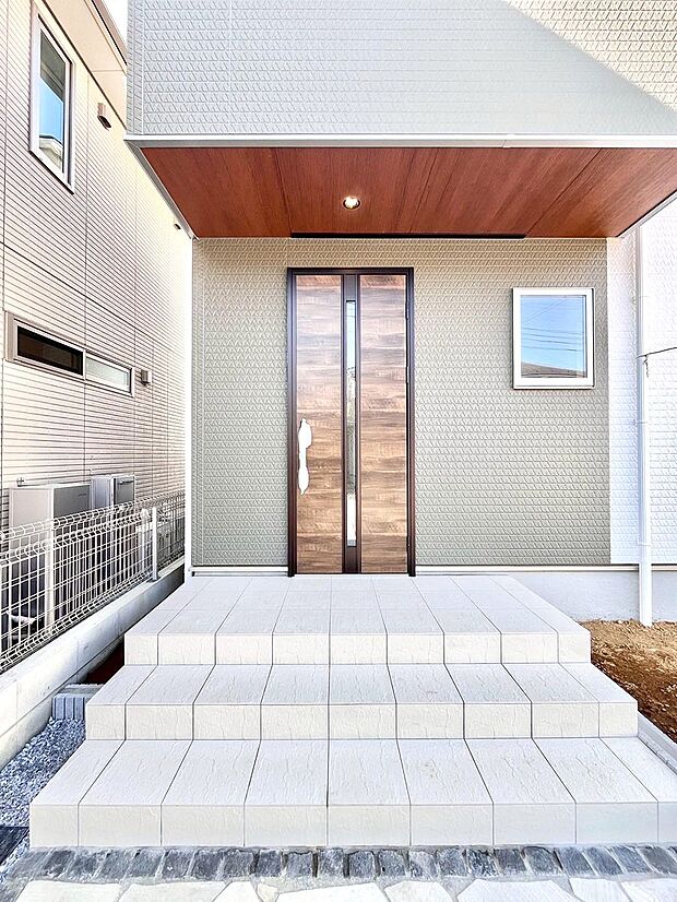 【玄関】大切な家族、来客を出迎える玄関。