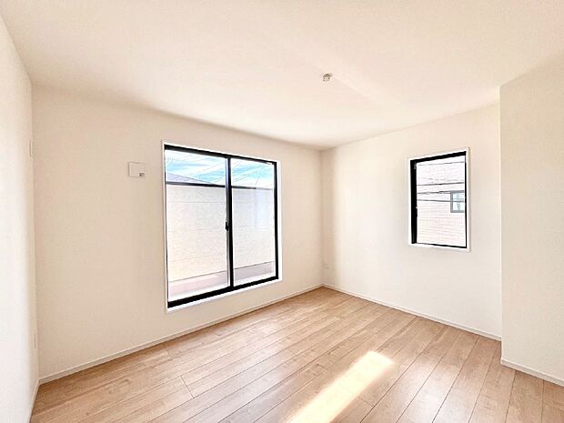 【洋室】バルコニーが開放感をプラスしてくれる洋室