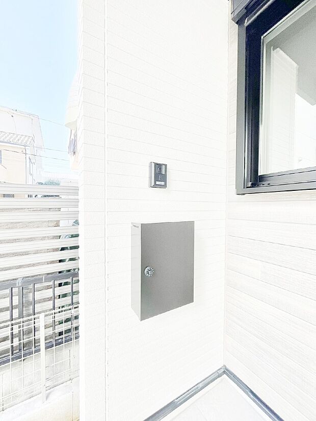 【その他現地】シンプルなデザインのポスト