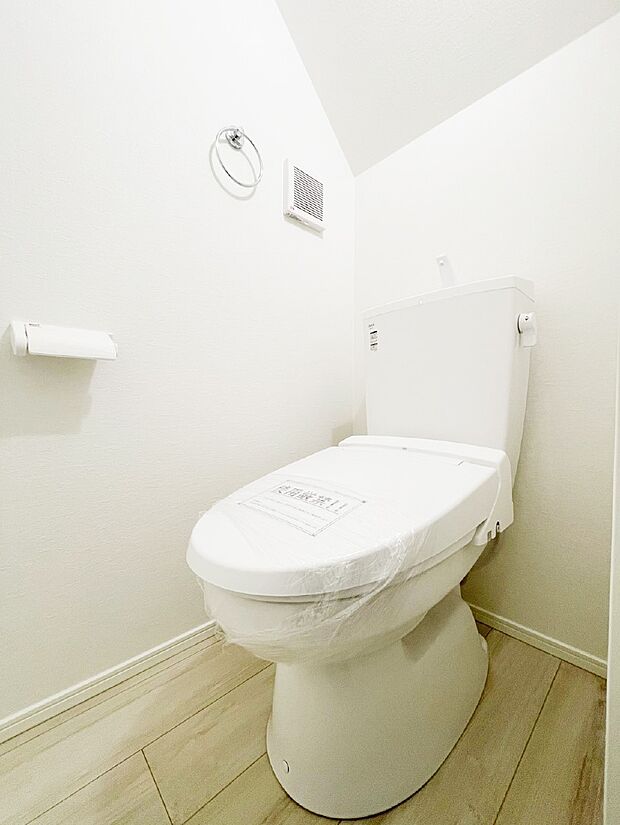 【トイレ】トイレは温水洗浄機能付き