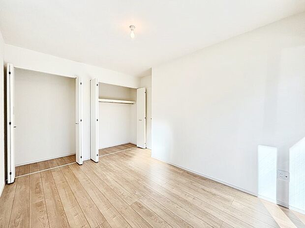 【洋室】収納が充実しているので、居住スペースを広く使えます。