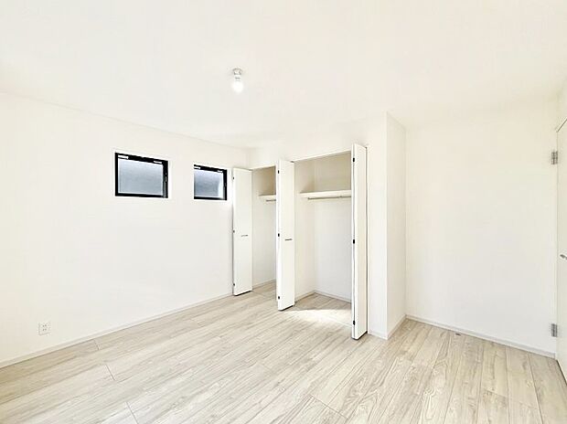 【洋室】収納が充実しているので、居住スペースを広く使えます。