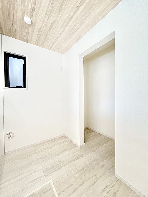 【パントリー】キッチンにはパントリー!食材のストックはもちろん、日用品の収納など使い方はいろいろ!