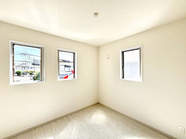 【子供部屋】2面採光で明るさ&風通し良好!