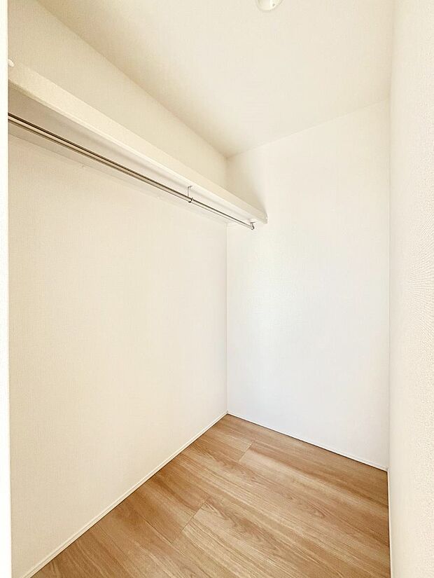 【ウォークインクローゼット】ウォークインクローゼットの活用で生活空間スッキリ