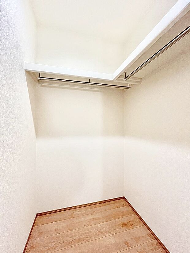 【ウォークインクローゼット】ウォークインクローゼットの活用で生活空間スッキリ