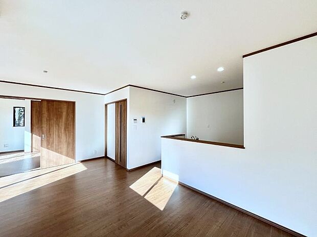 【リビングダイニング】家族団らんの時間も増えそうなくつろぎのリビングダイニング。   