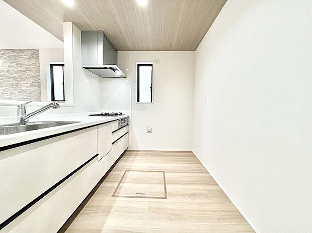 【キッチン】ゆとりあるキッチンではご家族と楽しくお料理ができます。