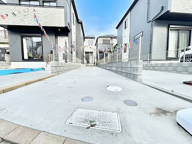 【駐車場】駐車2台可能！急なお客様の駐車に。また、ご家族の自転車スペースとしても大活躍。