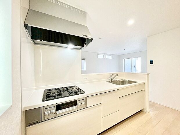 【ダイニングキッチン】カウンター越しにお話しをしながら毎日のお料理をもっと楽しく