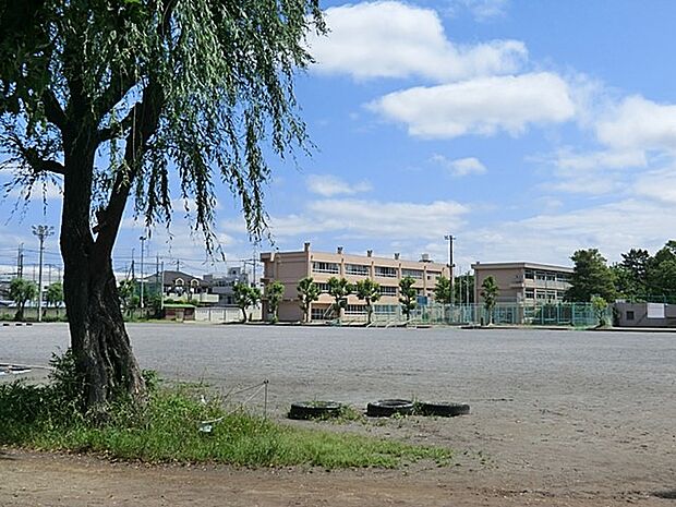 草加市立栄中学校（約1,400m・徒歩18分）