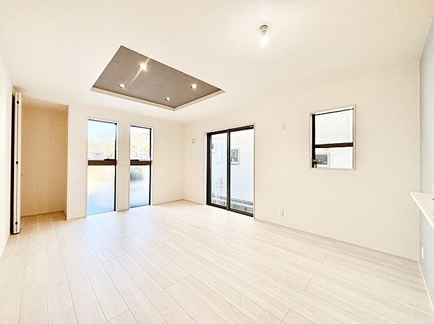 【リビングダイニング】家族団らんの時間も増えそうなくつろぎのリビングダイニング。   