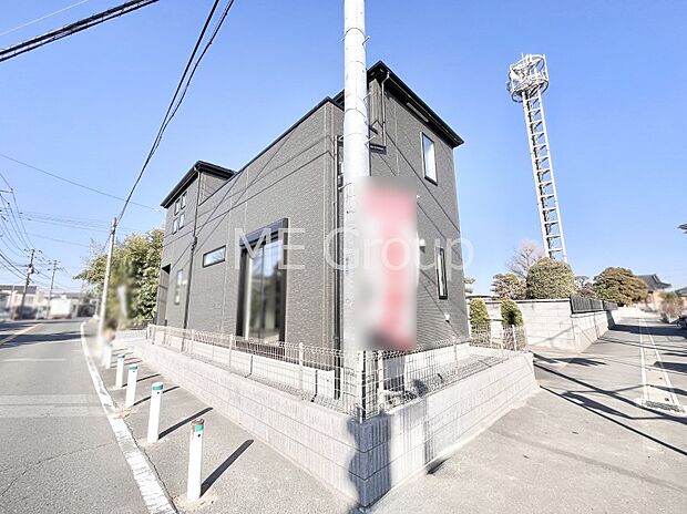 【現地外観写真】洗練された外観、上質な住空間が広がる室内は永く安心して過ごせる住居です。