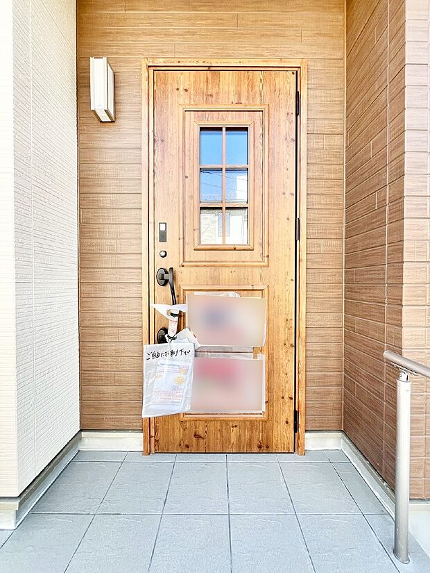 【玄関】大切な家族、来客を出迎える玄関。