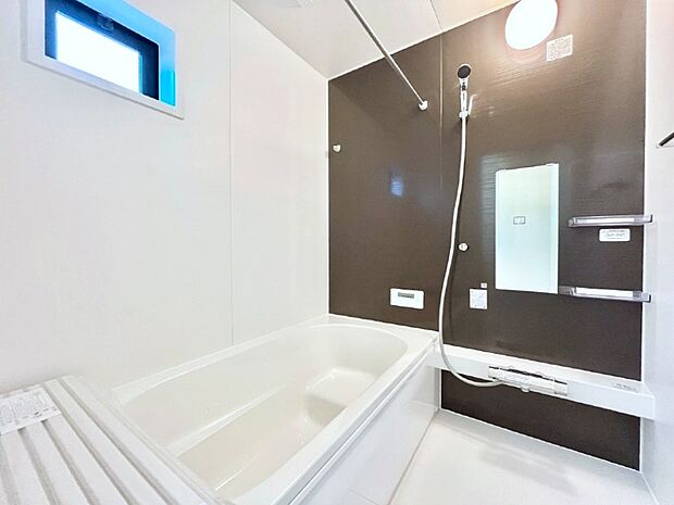 【浴室】落ち着いた雰囲気でゆっくりお寛ぎいただけるバスルーム