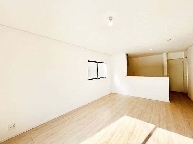 【ダイニング】家族の笑顔が自然と生まれてくる、そんな雰囲気のダイニングに仕上がっています。