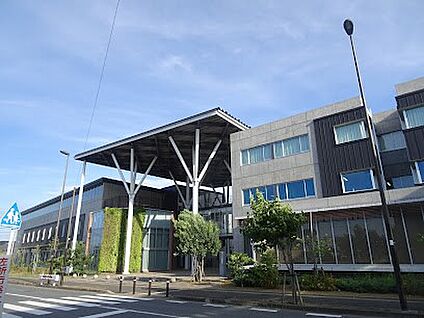 柏市立柏の葉中学校 1300m