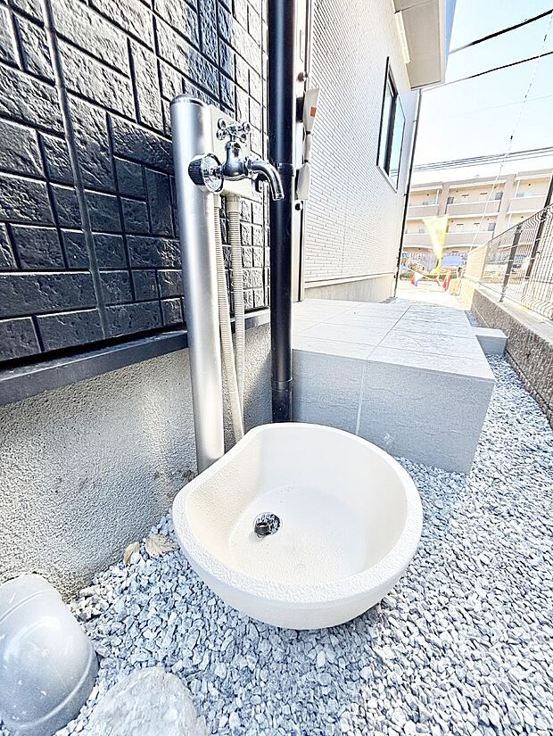 【その他現地】ガーデニングやお掃除に便利な外水栓