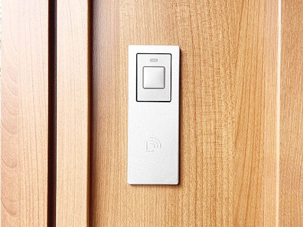 【その他現地】ボタンを押してかざすだけ!玄関ドアは電子キー仕様です。