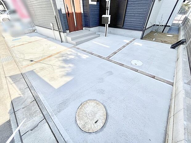 【駐車場】2台(車種による)駐車可!ご家族みんなの自転車も置ける広々カースペース。