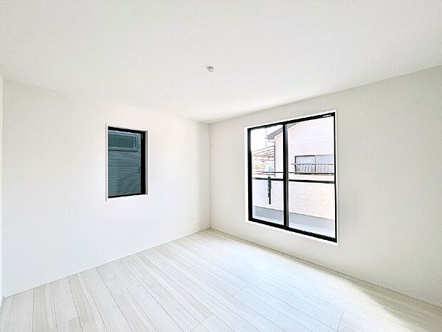 【洋室】バルコニーが開放感をプラスしてくれる洋室