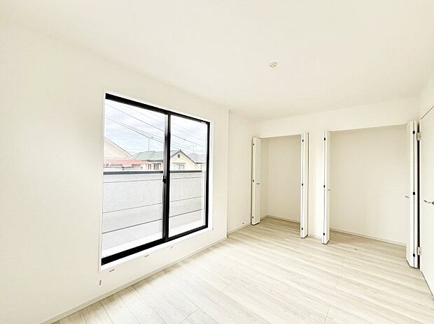 【寝室】収納が充実しているので居住スペースを広々使えます