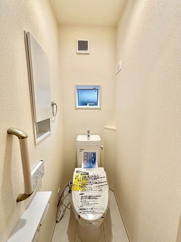 【トイレ】トイレは1階と2階それぞれに配置されていてとても便利です。