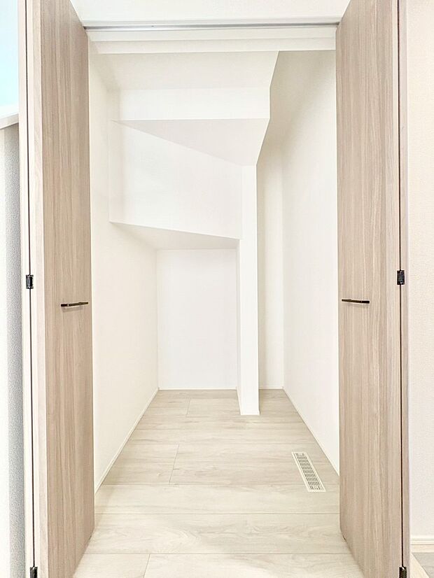 【玄関収納】いつも気持ち良くご家族を迎えられる玄関収納付!