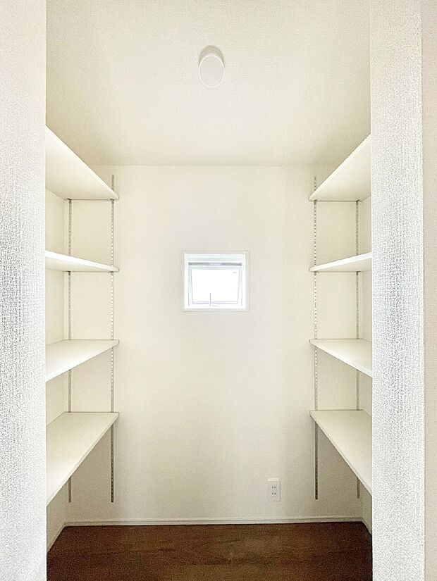 【収納】キッチンにはパントリー!食材のストックはもちろん、日用品の収納など使い方はいろいろ!