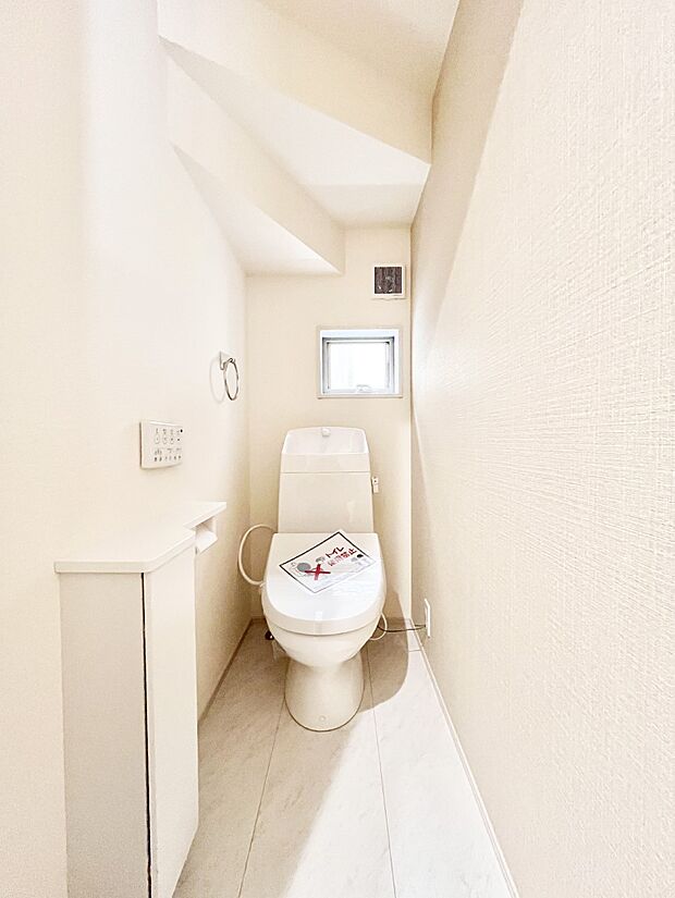 【トイレ】トイレは温水洗浄機能付き