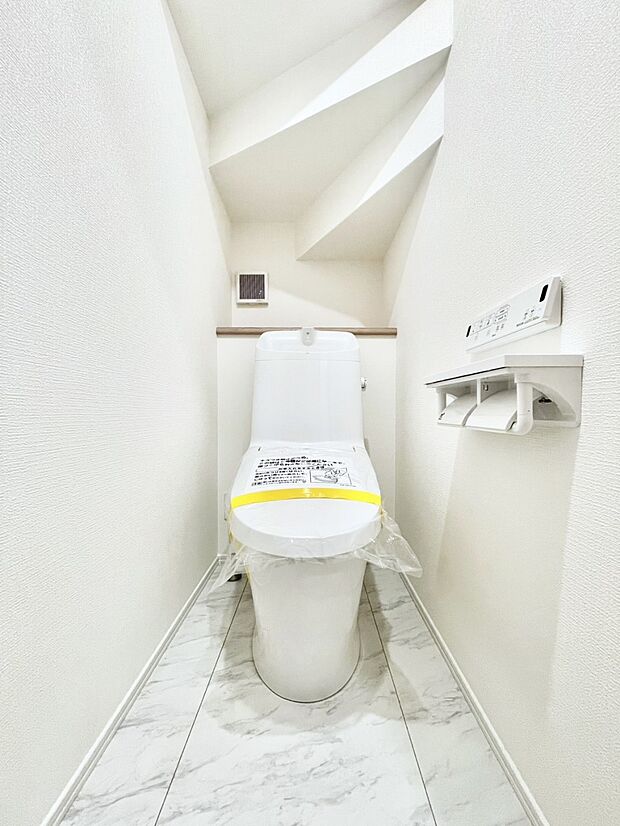 【トイレ】ウォシュレット付きトイレが1階と2階それぞれに配置されていてとても便利です。