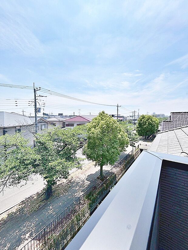 【住戸からの眺望写真】太陽の恵みを感じるぬくもりあふれる空間。