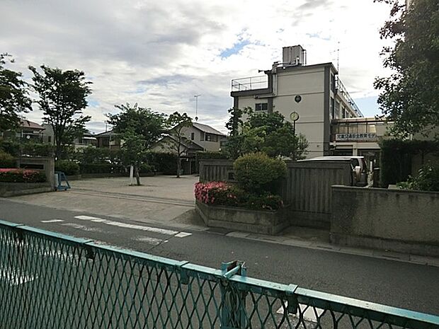 越谷市立蒲生小学校(約1,050m)