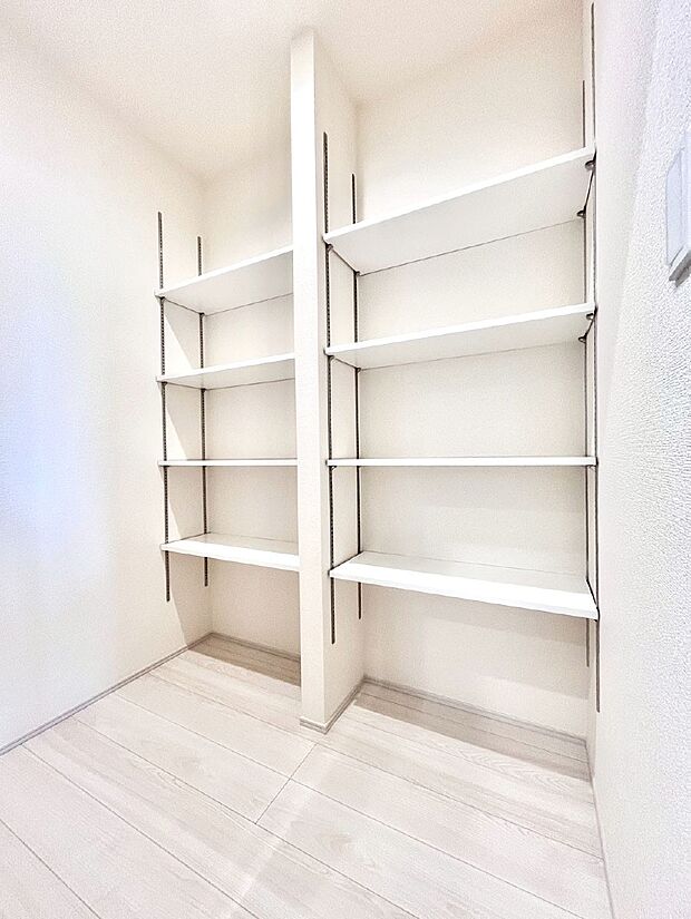 【キッチン横収納】キッチン横収納!食材のストックはもちろん、日用品の収納など使い方はいろいろ!