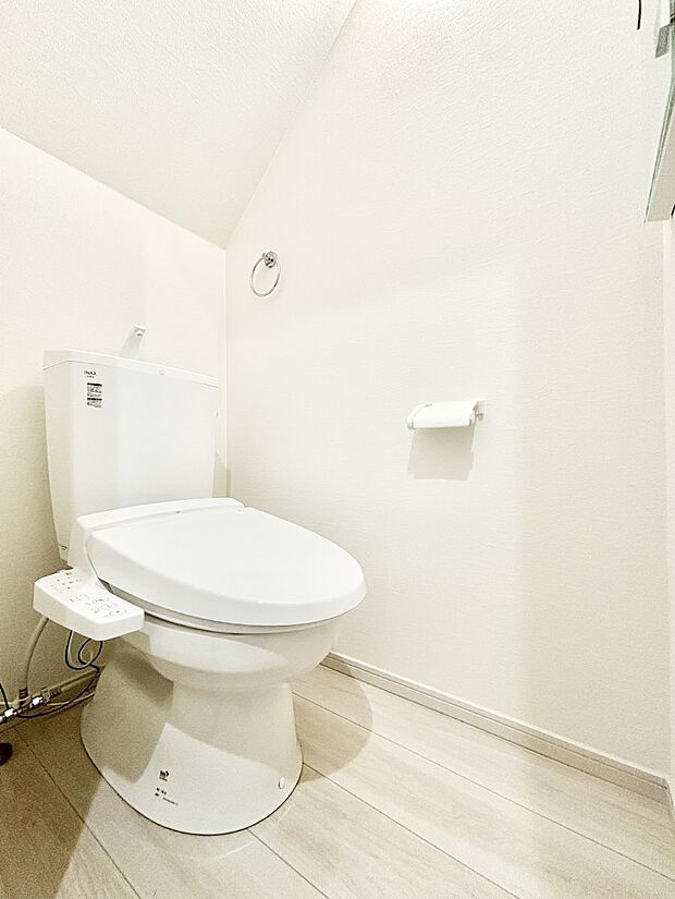 【トイレ】トイレは温水洗浄機能付き