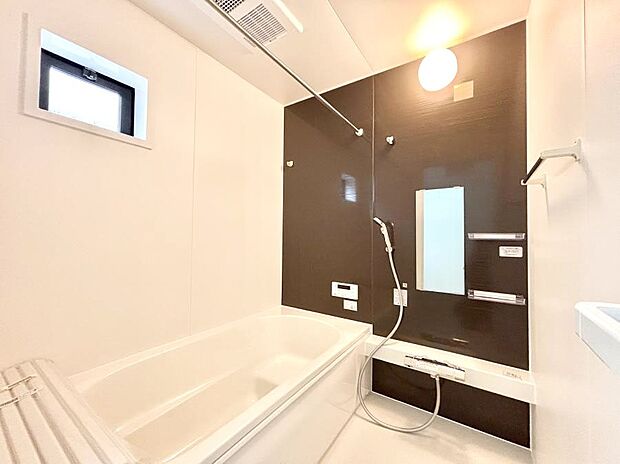 【浴室】落ち着いた雰囲気でゆっくりお寛ぎいただけるバスルーム