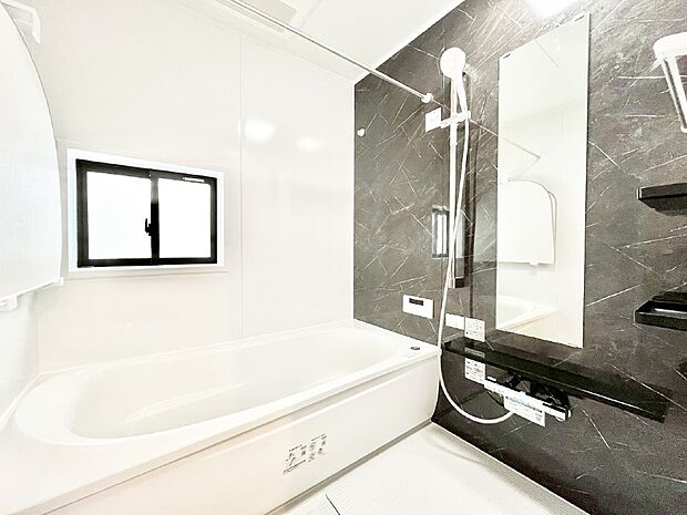 【浴室】落ち着いた雰囲気でゆっくりお寛ぎいただけるバスルーム