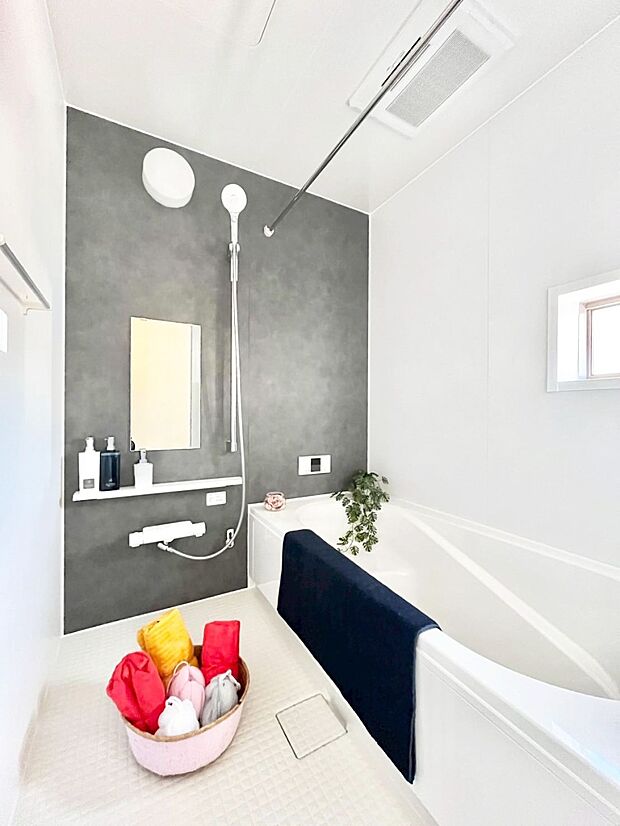 【浴室】落ち着いた雰囲気でゆっくりお寛ぎいただけるバスルーム