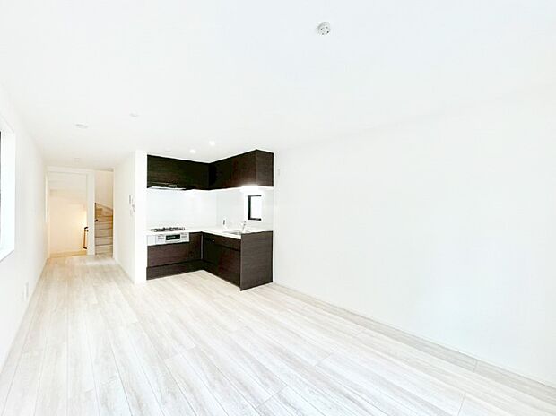 【ダイニング】家族の笑顔が自然と生まれてくる、そんな雰囲気のダイニングに仕上がっています。