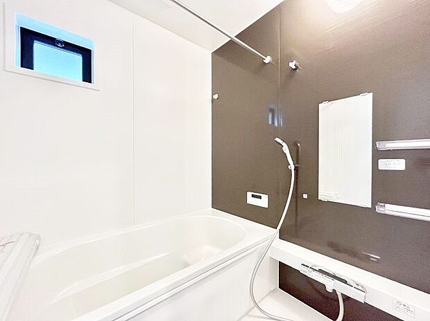 【浴室】落ち着いた雰囲気でゆっくりお寛ぎいただけるバスルーム