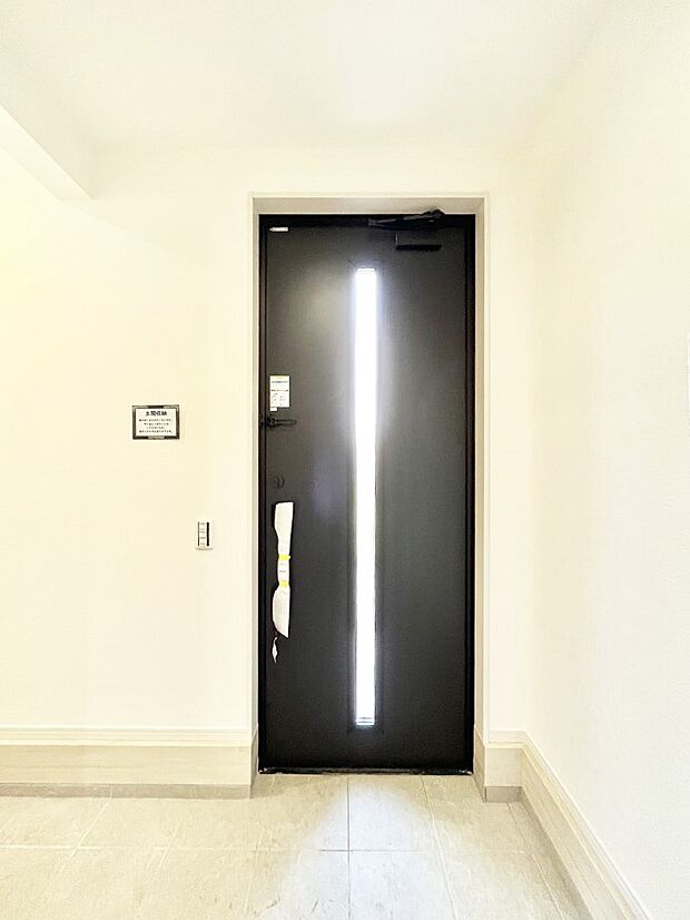 【玄関】明るい玄関はお客様をお出迎えするのにぴったりです!