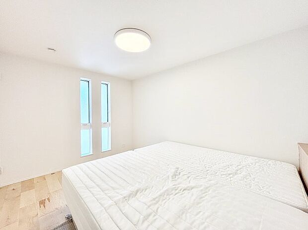 【洋室】爽やかな日差しがお部屋全体を優しく包み込んでくれます