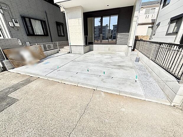 【駐車場】目の前が駐車場だと、雨の日も、大量にお買い物をした時も便利ですよね