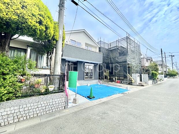 【前面道路含む現地写真】見通しの良さとともに、街並みに開放感を与えてくれます。 